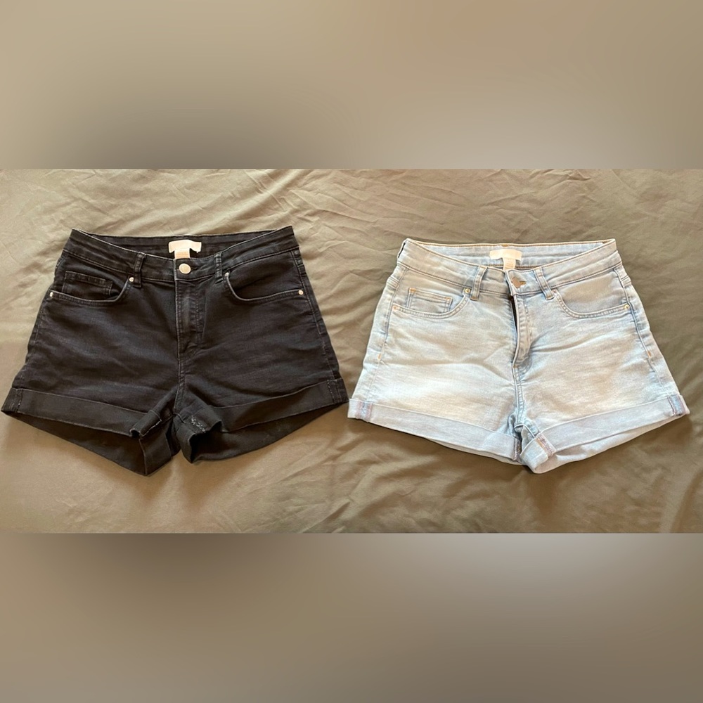 2 Pack H&M High Waisted 2.5” Inseam Short Shorts Rolled, Light Blue and Black, 4